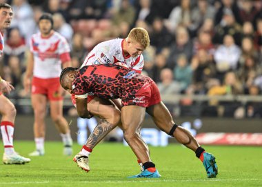 St. Helens 'ten George Delaney, 27. Betfred Süper Lig Turu' nda Leigh Leopards 'a karşı St Helens Leigh Spor Köyü, Leigh, Birleşik Krallık' ta 20 Eylül 2024 'te oynanan Leigh Leopar' lı Edwin Ipape yenildi.