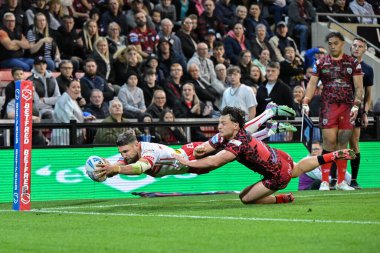 St. Helens 'ten Tommy Makinson, 20 Eylül 2024' te Leigh Spor Köyü, Leigh, İngiltere 'de oynanan 27. Betfred Süper Lig karşılaşmasında 12-4 öne geçmeye çalışıyor.