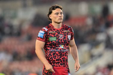 Leigh Leoparları 'ndan Lachlan Lam, Leigh Spor Köyü' nde 27 Eylül 2024 'te oynanan Betfred Süper Lig karşılaşması öncesinde ısınıyor.