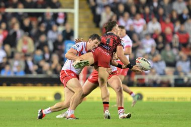 Leigh Leopar takımından Kai Odonnell, 27. Betfred Süper Lig karşılaşmasında St. Helens ile Leigh Leopards arasında oynanan Leigh Spor Köyü, Leigh, Birleşik Krallık, 20 Eylül 2024 'te oynanan karşılaşmada St. Helens takımından Matt Whitley tarafından yenildi.