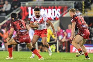 St. Helens takımından James Bell 27. Betfred Süper Lig karşılaşmasında Leigh Leopards 'a karşı Leigh Spor Köyü, Leigh, İngiltere, 20 Eylül 2024