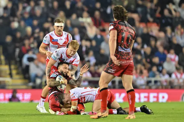 Leigh Leopards takımından Gareth OBrien, Leigh Spor Köyü 'nde 27 Eylül 2024' te oynanan Betfred Süper Lig karşılaşmasında sakatlandı.