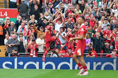 Liverpool 'dan Luis Daz, 21 Eylül 2024 tarihinde İngiltere' nin Liverpool kentinde oynanan Premier Lig karşılaşmasında Liverpool 'a karşı Bournemouth maçında 1-0 kazanma hedefini kutluyor.