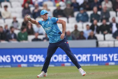 İngiltere 'den Matthew Potts topu, Headingley Cricket Ground, Leeds, İngiltere' de, 21 Eylül 2024 'te 1.