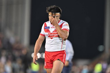 St. Helens takımından James Bell, 27. Betfred Süper Lig Turu 'nda Leigh Leopards ile St Helens maçında 20 Eylül 2024' te Leigh Spor Köyü 'nde tam zamanlı olarak üzüntüye boğuldu.