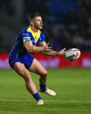 Warrington Wolves takımından Danny Walker, 27. Betfred Süper Lig karşılaşmasında pas veriyor. Warrington Wolves, Londra Broncos 'a karşı. Halliwell Jones Stadyumu, Warrington, İngiltere.