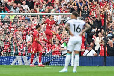 Liverpool 'dan Luis Daz, 21 Eylül 2024 tarihinde İngiltere' nin Liverpool kentinde oynanan Premier Lig karşılaşmasında Liverpool 'a karşı Bournemouth maçında 2-0 kazanma hedefini kutluyor.