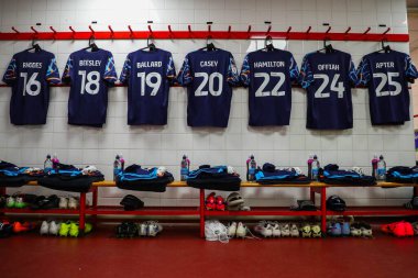 Blackpool tişörtleri 21 Eylül 2024 'te İngiltere' nin başkenti Londra 'da oynanan The Valley' de oynanan Sky Bet 1 karşılaşmasından önce soyunma odasında sergilenmektedir.