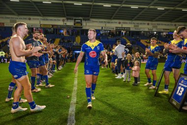 Warrington Wolves takımından Josh Drinkwater, 20 Eylül 2024 'te Warrington, Warrington' da oynanan Betfred Süper Lig karşılaşmasında Warrington Wolves 'a karşı London Broncos maçında onur kıtasını kazandı.