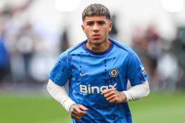 Chelsea 'den Enzo Fernnndez Premier Lig karşılaşması öncesinde Londra Stadyumu, Londra' da oynanan West Ham United maçında 21 Eylül 2024 'te oynanacak ısınma maçında