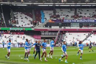 Chelsea 'li oyuncular Premier Lig karşılaşması öncesinde Londra' daki Chelsea Stadyumu 'nda oynanan maç öncesi ısınma maçında West Ham United' a karşı, 21 Eylül 2024