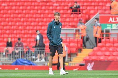Bournemouth 'dan Dean Huijsen, 21 Eylül 2024 tarihinde İngiltere' nin Liverpool kenti Liverpool 'da oynanan Premier League karşılaşması öncesinde sahaya bakıyor.
