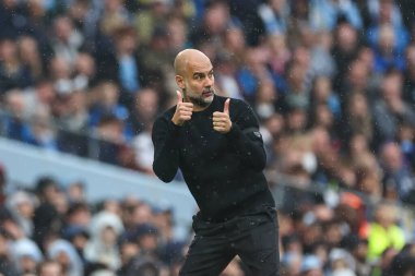 Manchester City 'nin Pep Guardiola teknik direktörü 22 Eylül 2024' te Etihad Stadyumu 'nda oynanan Premier League maçında takımına destek verdi.
