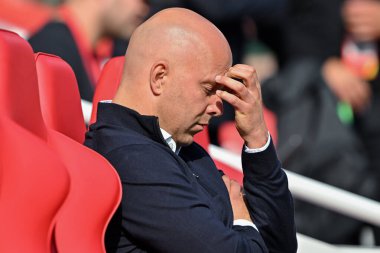 Liverpool Premier Lig karşılaşması öncesinde Liverpool Liverpool 'a karşı Liverpool Liverpool, Liverpool, İngiltere' de 21 Eylül 2024 'te oynanan maçta Arne Slot Ligi teknik direktörü