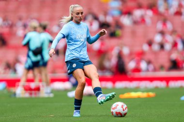 Manchester City 'den Alex Greenwood, 22 Eylül 2024' te İngiltere 'nin Emirates Stadyumu' nda oynanan FA Bayanlar Süper Ligi karşılaşması öncesinde ısınıyor.