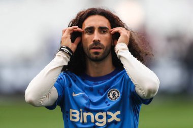 Chelsea 'den Marc Cucurella Premier Lig karşılaşması öncesinde maç öncesi ısınma sırasında West Ham United Chelsea' ye karşı Londra Stadyumu, Londra, İngiltere, 21 Eylül 2024