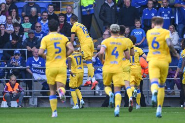 Leeds United takımından Largie Ramazani, 21 Eylül 2024 'te Cardiff City, Cardiff City Stadyumu' nda oynanan Sky Bet Şampiyonası maçında 0-1 'lik galibiyetini kutluyor.