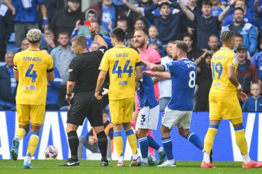 Hakem Josh Smith, Cardiff City 'deki Cardiff City Stadyumu' nda Cardiff City - Leeds United maçında Cardiff City 'den Joel Bagan' a kırmızı kart verdi.