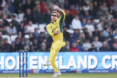 Avustralya 'dan Adam Zampa topu, Headingley Cricket Ground, Leeds, Birleşik Krallık, 21 Eylül 2024' te 1.