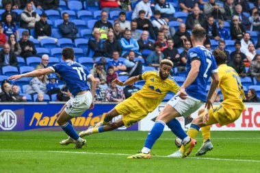 Cardiff City 'den Callum O' Dowda, Cardiff City Stadyumu 'nda Cardiff City - Leeds United maçında penaltıyla sonuçlanan Leeds United maçında Leeds United' ı faul dışı bıraktı.