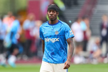 Chelsea 'den Noni Madueke Premier Lig karşılaşması öncesinde maç öncesi ısınma sırasında West Ham United Chelsea' ye karşı Londra Stadyumu, Londra, İngiltere, 21 Eylül 2024