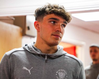 Blackpool 'dan Kyle Joseph, 21 Eylül 2024' te The Valley, Londra, İngiltere 'de oynanan Sky Bet 1 karşılaşmasından önce The Valley' e vardı.