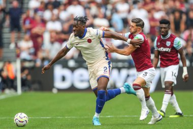 Chelsea 'den Axel Disasi, West Ham United ile Chelsea Premier Lig karşılaşmasında 21 Eylül 2024' te Londra Stadyumu 'nda oynanan karşılaşmada West Ham United' dan Aaron Cresswell 'i oyaladı.