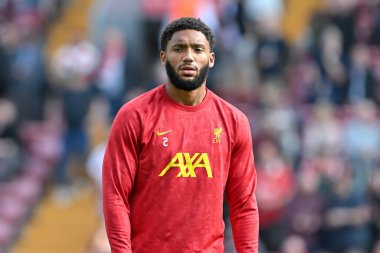 Liverpool 'dan Joe Gomez, 21 Eylül 2024 tarihinde İngiltere' nin Liverpool kentinde oynanan Liverpool-Bournemouth maçı öncesinde ısınıyor.
