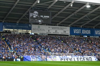 Cardiff City Stadyumu 'nda Cardiff City - Leeds United maçında 21 Eylül 2024' te oynanan Sky Bet Şampiyonası öncesinde Skorborda Sol Bamba anısına bir övgü gösterilmiştir.
