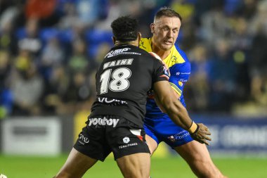 Warrington Wolves 'tan Ben Currie, 27. Betfred Süper Lig Turu' nda Londra Broncos 'a karşı Warrington Wolves maçında Londra' nın Halliwell Jones Stadyumu, Warrington, İngiltere 'de 20 Eylül 2024' de oynanan karşılaşmada Londralı Emannuel Waine ile karşı karşıya geldi.