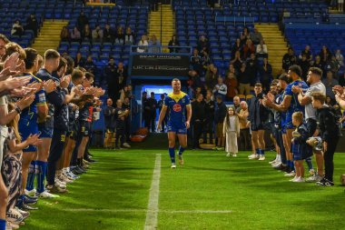 Warrington Wolves takımından Josh Drinkwater, 20 Eylül 2024 'te Warrington, Warrington' da oynanan Betfred Süper Lig karşılaşmasında Warrington Wolves 'a karşı London Broncos maçında onur kıtasını kazandı.