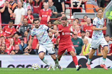 Bournemouth 'dan Lewis Cook, Liverpool Premier League maçı sırasında Liverpool' dan Alexis Mac Allister 'ı Anfield, Liverpool' da 21 Eylül 2024 'te durdurdu.