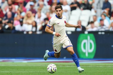 Chelsea 'den Pedro Neto Premier Lig karşılaşmasında topu ileri taşıyor West Ham United, Londra Stadyumu' nda Chelsea 'ye karşı, 21 Eylül 2024