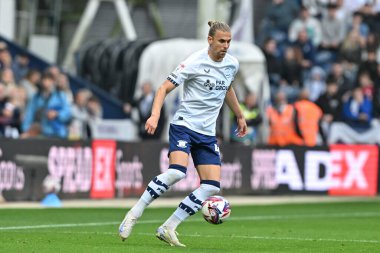 Preston North End 'den Brad Potts 22 Eylül 2024' te İngiltere 'nin Deepdale şehrinde oynanan Preston North End-Blackburn Rovers maçında