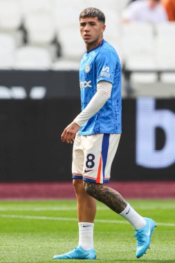 Chelsea 'den Enzo Fernnndez Premier Lig karşılaşması öncesinde Londra Stadyumu, Londra' da oynanan West Ham United maçında 21 Eylül 2024 'te oynanacak ısınma maçında