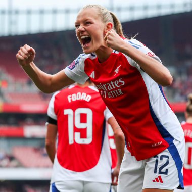 Arsenal 'den Frida Maanum, 22 Eylül 2024' te İngiltere 'nin başkenti Londra' daki Emirates Stadyumu 'nda oynanan FA Bayanlar Süper Ligi karşılaşmasında 1-0 kazanma hedefini kutluyor.