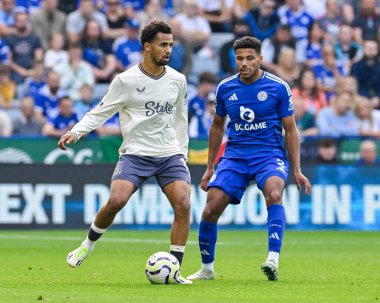 Ilman NDIAYE (Everton FC) 21 Eylül 2024 'te King Power Stadyumu' nda Leicester City ile Everton arasında oynanan Premier League maçında James JUSTIN (Leicester City) ile topa vuruyor.
