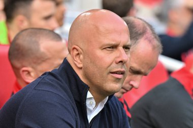 Liverpool Premier Lig karşılaşması öncesinde Liverpool Liverpool 'a karşı Liverpool Liverpool, Liverpool, İngiltere' de 21 Eylül 2024 'te oynanan maçta Arne Slot Ligi teknik direktörü