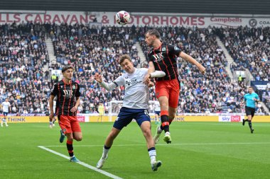 Blackburn Rovers 'dan Dominic Hyam, 22 Eylül 2024' te İngiltere 'nin Deepdale kentinde oynanan Preston North End-Blackburn Rovers maçında topu açık farkla önde götürüyor.