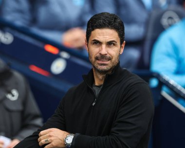 22 Eylül 2024 tarihinde Etihad Stadyumu 'nda Manchester City Arsenal' e karşı oynanan Premier League karşılaşması öncesinde Arsenal 'in teknik direktörü Mikel Arteta