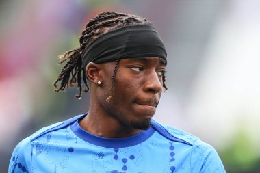 Chelsea 'den Noni Madueke Premier Lig karşılaşması öncesinde maç öncesi ısınma sırasında West Ham United Chelsea' ye karşı Londra Stadyumu, Londra, İngiltere, 21 Eylül 2024