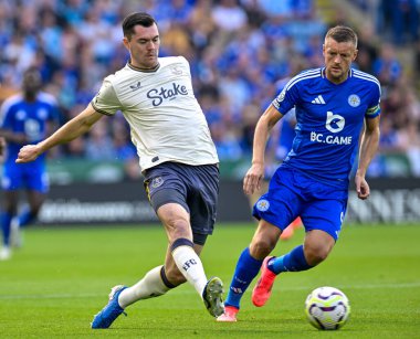 Seamus COLEMAN (Everton FC) Premier Lig karşılaşmasında Jamie VARDY (Leicester City) ile topu geçiyor Leicester City Everton 'a karşı King Power Stadyumu, Leicester, Birleşik Krallık, 21 Eylül 2024