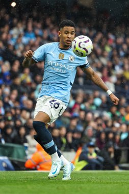 Manchester City 'den Savinho Premier League maçı sırasında Etihad Stadyumu' nda Manchester City Arsenal 'e karşı, 22 Eylül 2024
