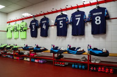 Blackpool tişörtleri 21 Eylül 2024 'te İngiltere' nin başkenti Londra 'da oynanan The Valley' de oynanan Sky Bet 1 karşılaşmasından önce soyunma odasında sergilenmektedir.