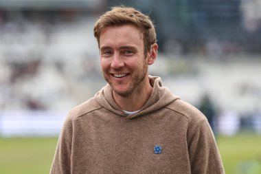 Stuart Broad, Headingley Cricket Ground, Leeds, İngiltere, 21 Eylül 202 'de Avustralya' ya karşı açılan Uluslararası İkinci Metro Bankası 'nda yer almaktadır.