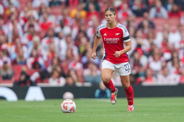 Arsenal 'den Kyra Cooney-Cross, 22 Eylül 2024' te İngiltere 'nin başkenti Londra' daki Emirates Stadyumu 'nda oynanan FA Bayanlar Süper Ligi Arsenal Women vs Manchester City Women maçında topla koşuyor.