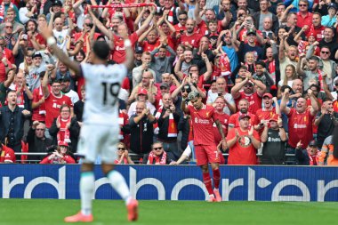 Liverpool 'dan Luis Daz, 21 Eylül 2024 tarihinde İngiltere' nin Liverpool kentinde oynanan Premier Lig karşılaşmasında Liverpool 'a karşı Bournemouth maçında 1-0 kazanma hedefini kutluyor.