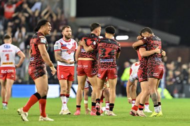 Leigh Leoparları 27. Betfred Süper Lig Turu 'nda Leigh Leopards ile St Helens arasında oynanan Leigh Spor Köyü, Leigh, İngiltere, 20 Eylül 2024 karşılaşmasında tam zamanlı sonucu kutladılar.