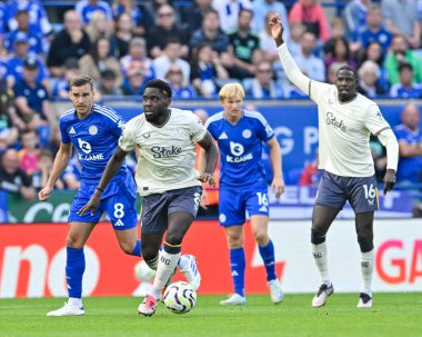 Orel MANGALA (Everton FC) Premier Lig maçı sırasında topla saldırıyor Leicester City Everton 'a karşı King Power Stadyumu, Leicester, İngiltere, 21 Eylül 2024