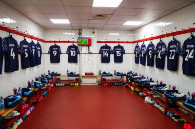 Blackpool tişörtleri 21 Eylül 202 'de İngiltere' nin başkenti Londra 'da oynanan The Valley' de oynanan Sky Bet 1 karşılaşmasından önce soyunma odasında sergilenmektedir.